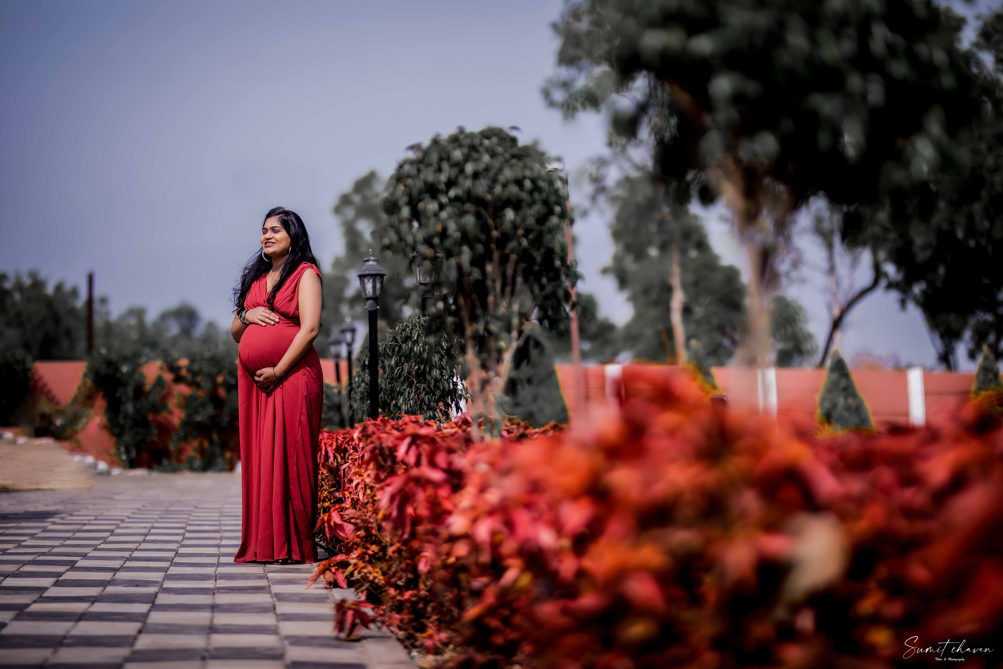 maternity elegant portrait session - maternity photography portfolio