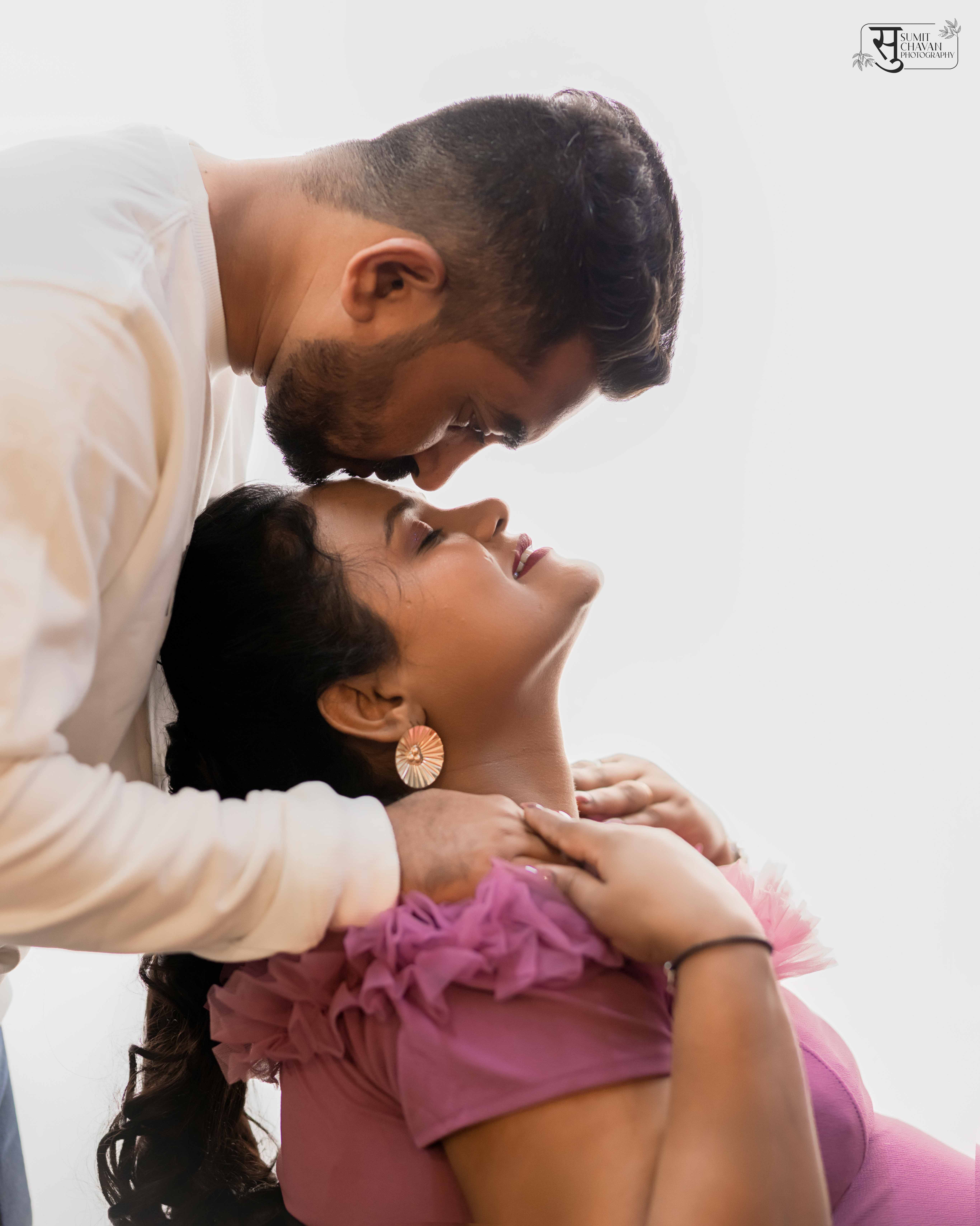 maternity romantic couple moments - maternity photography portfolio