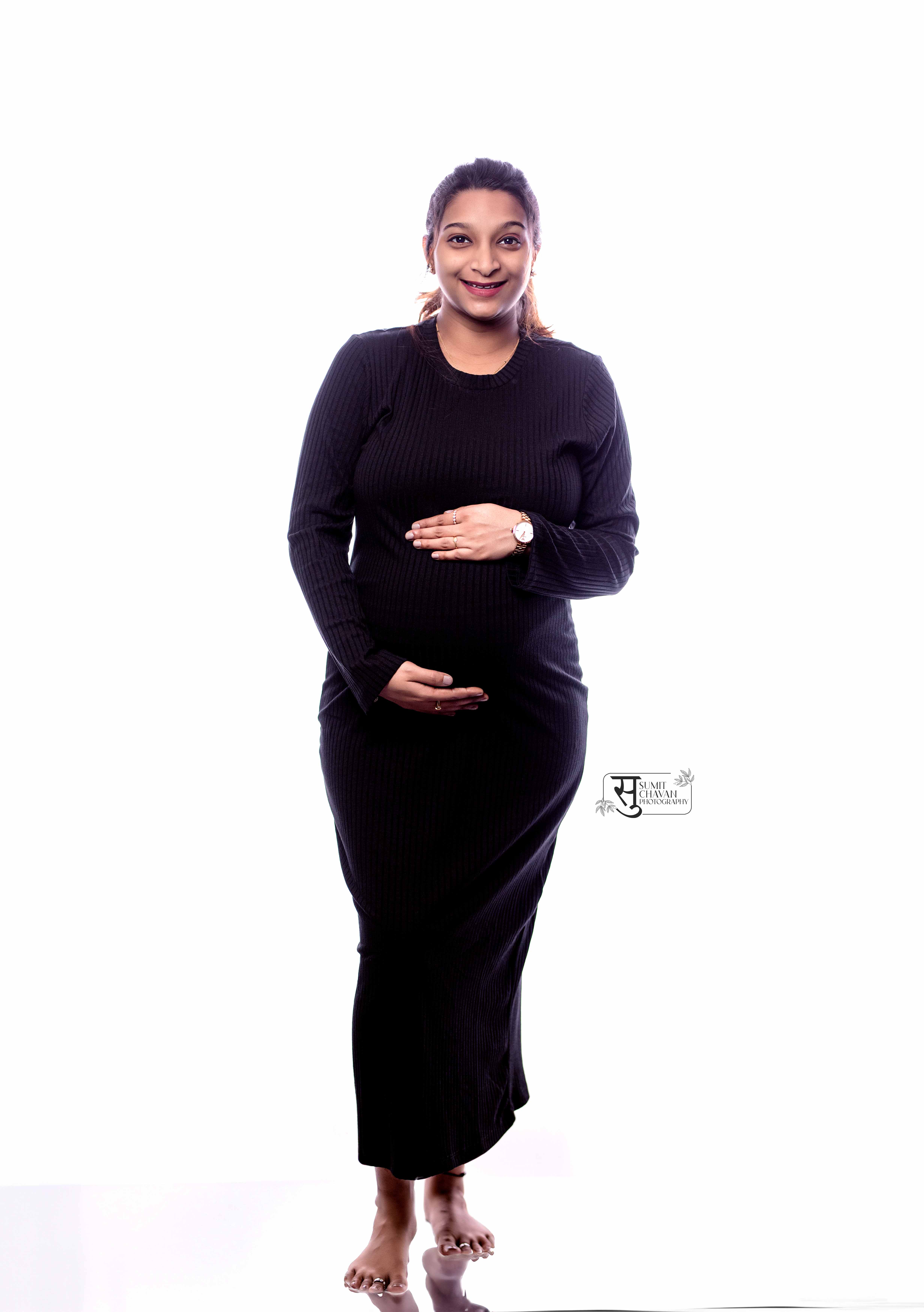 Glowing maternity collection - beautiful pregnancy photography in Satara