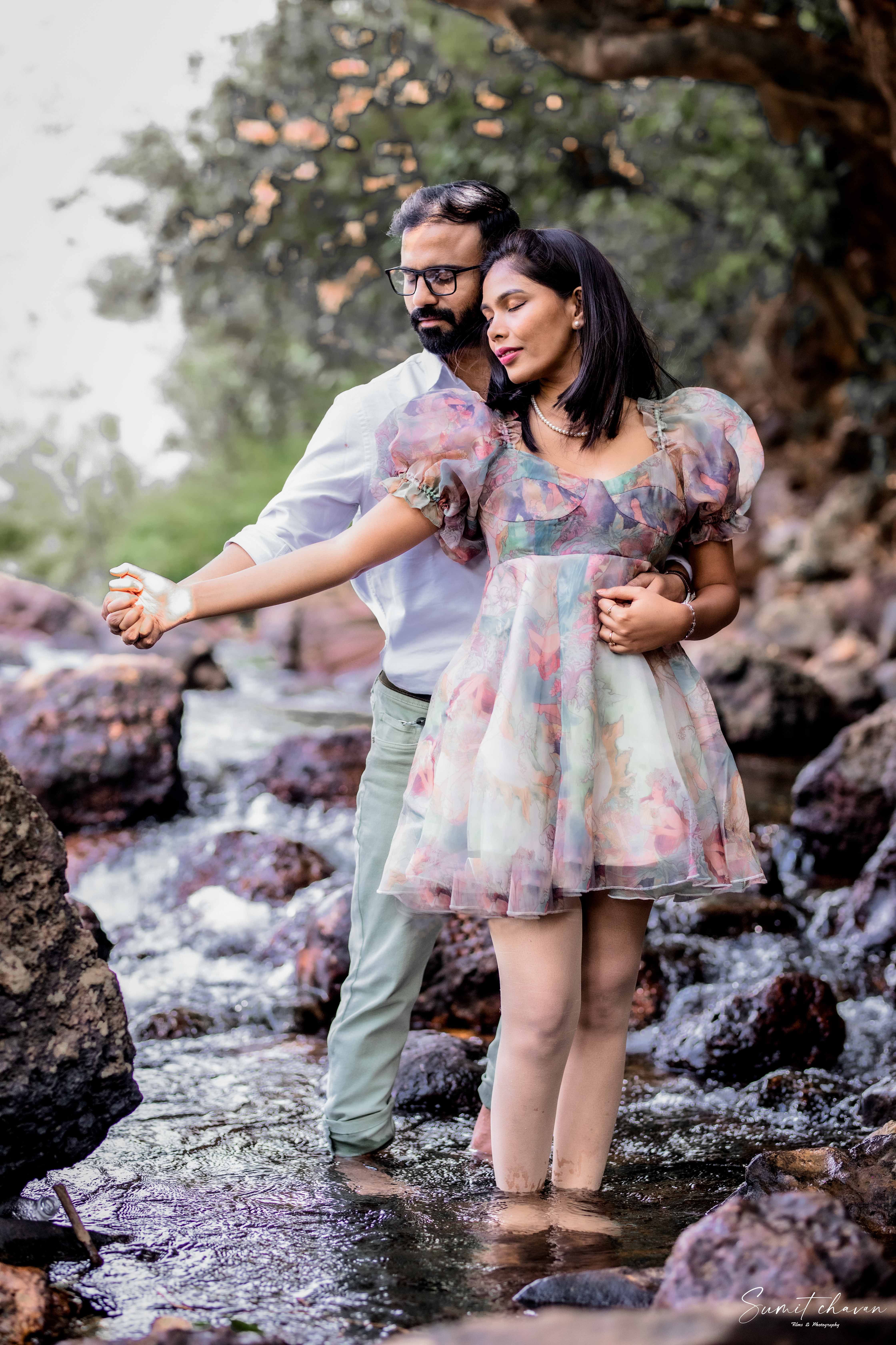 Akshay Neha romantic pre-wedding photography Satara - couple session