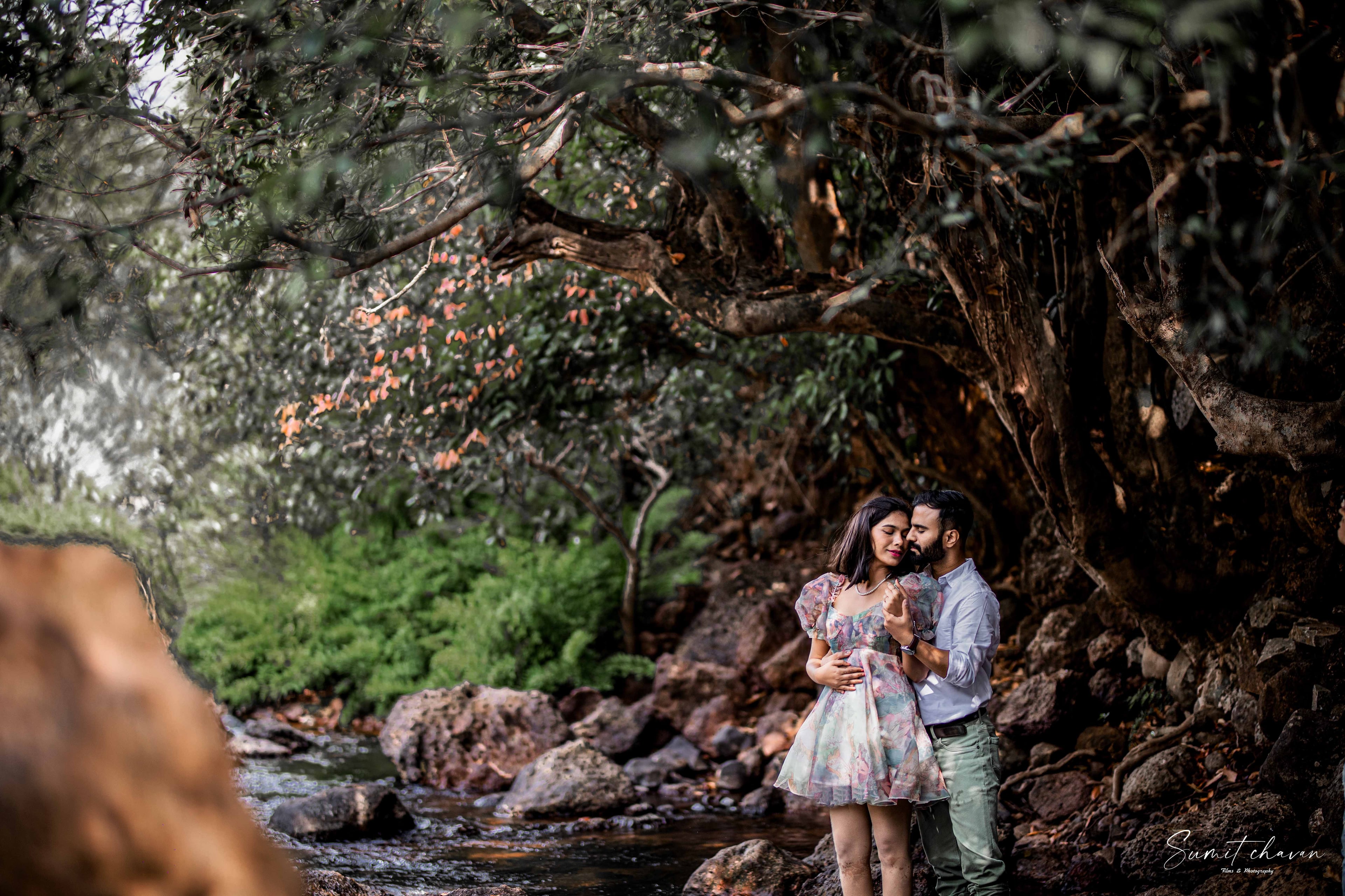 Akshay Neha romantic pre-wedding photography Satara - couple photography