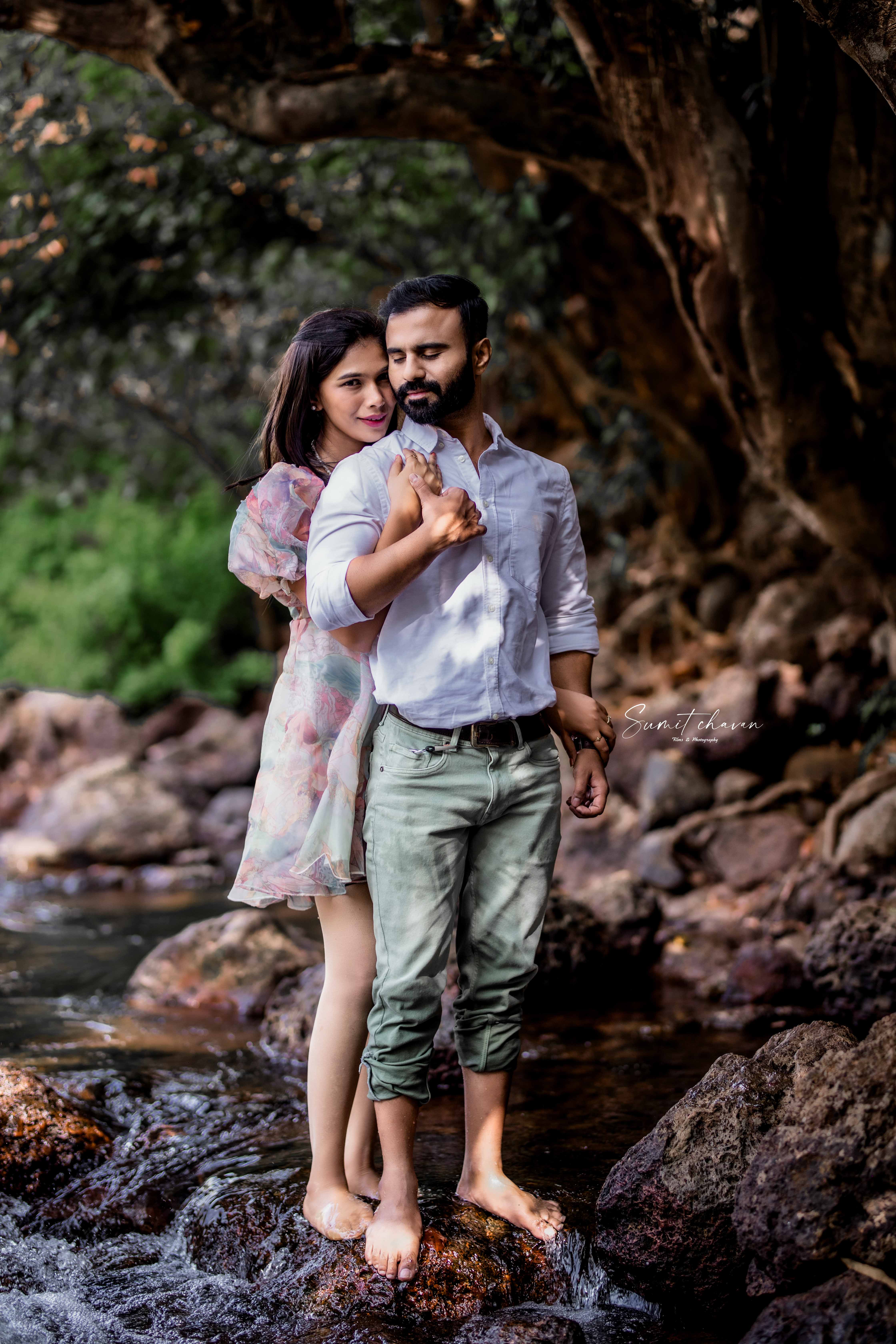 Akshay and Neha romantic pre-wedding photography Satara - stunning session