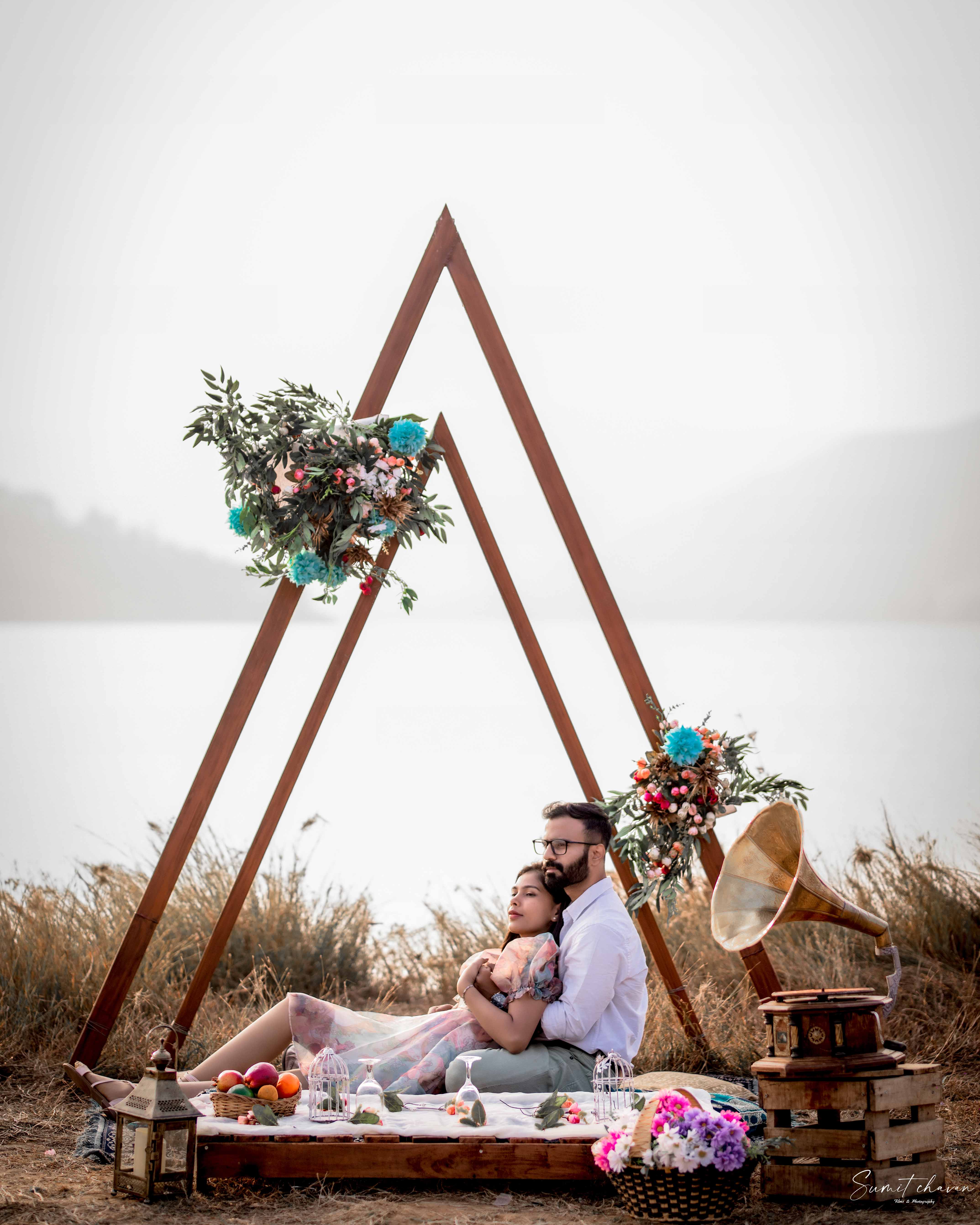 Akshay Neha romantic pre-wedding photography Satara - beautiful couple portraits