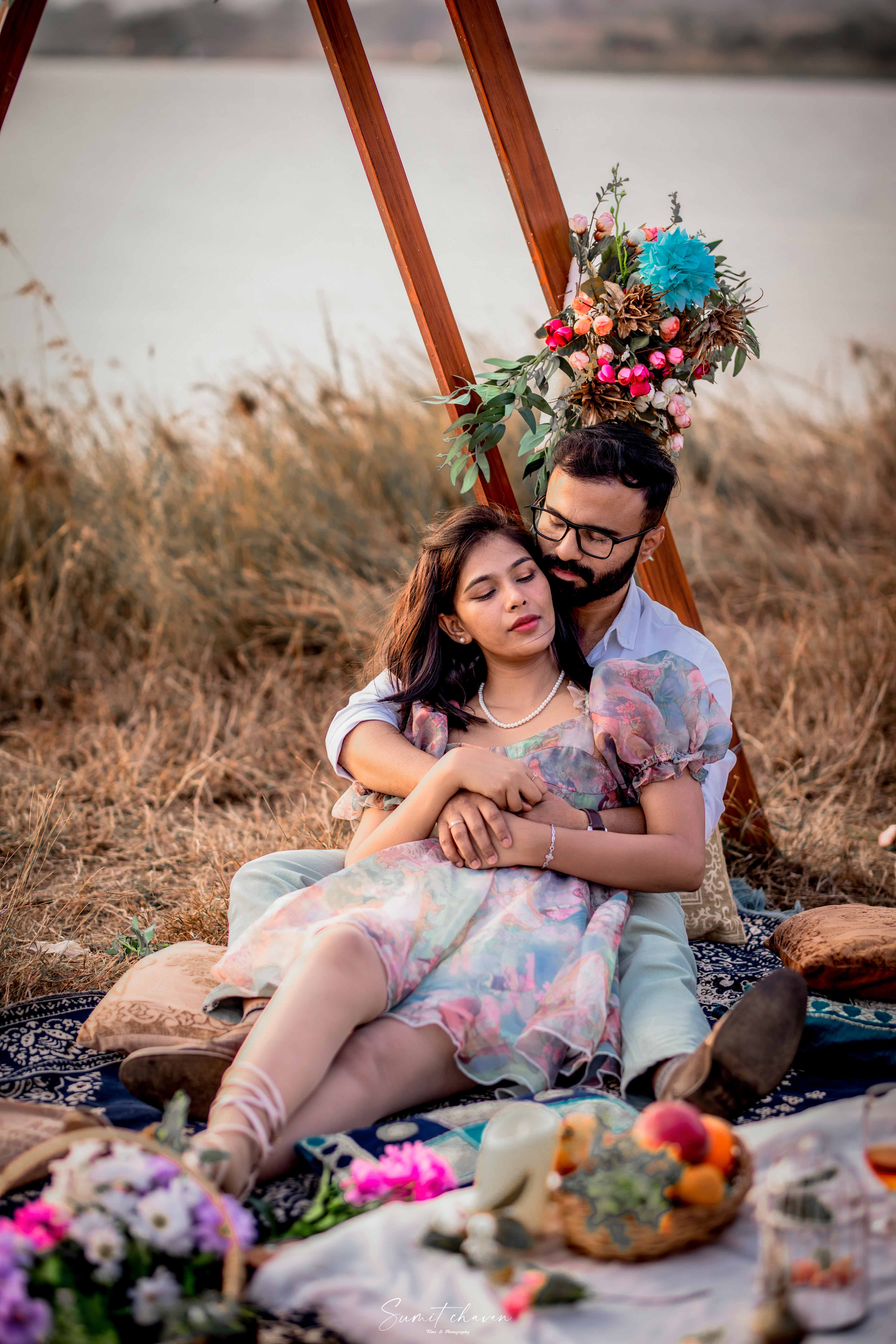 Akshay Neha romantic pre-wedding photography Satara - beautiful couple photography