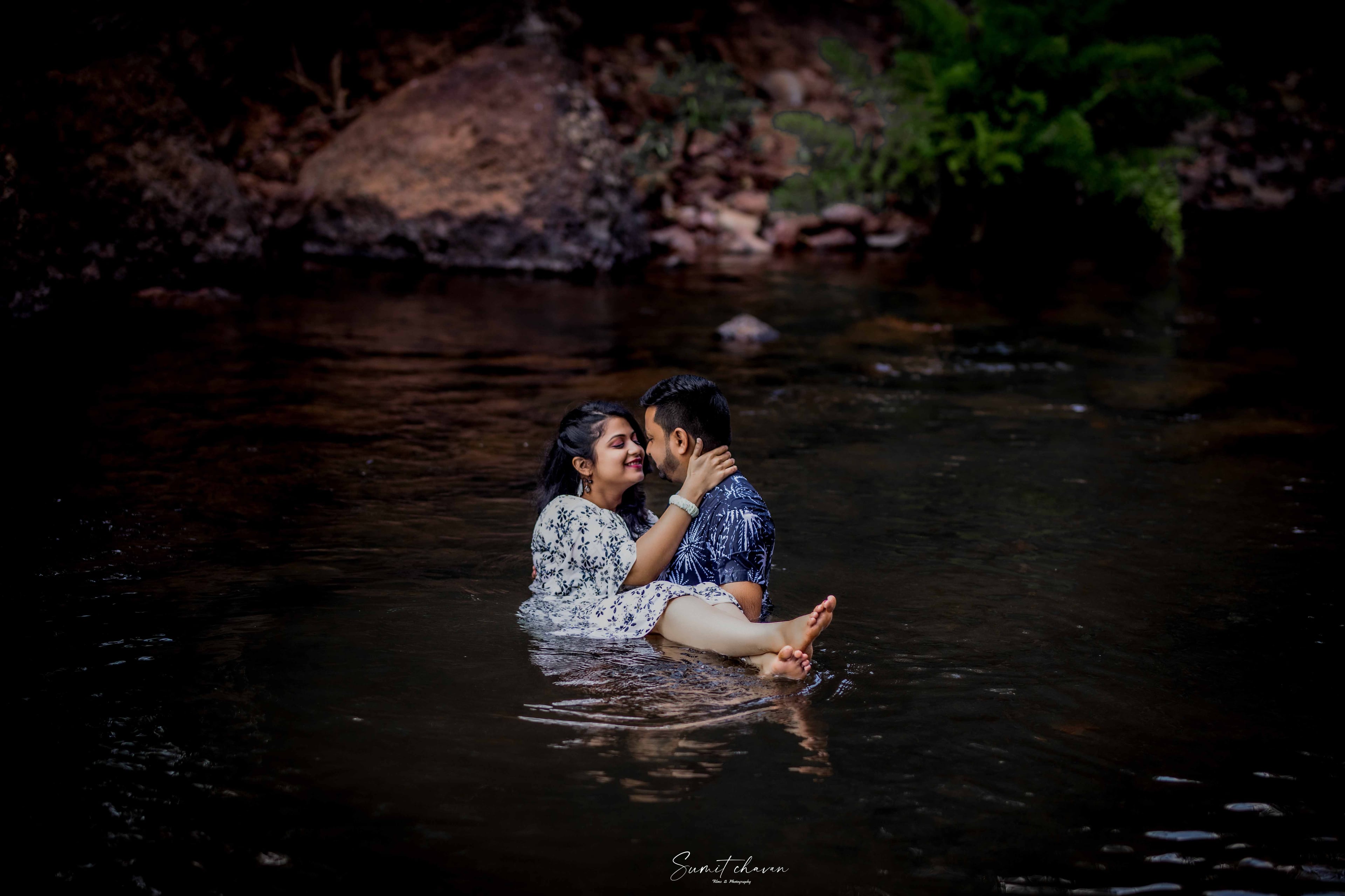 Sangam Mahuli pre-wedding shoot Satara - elegant couple session