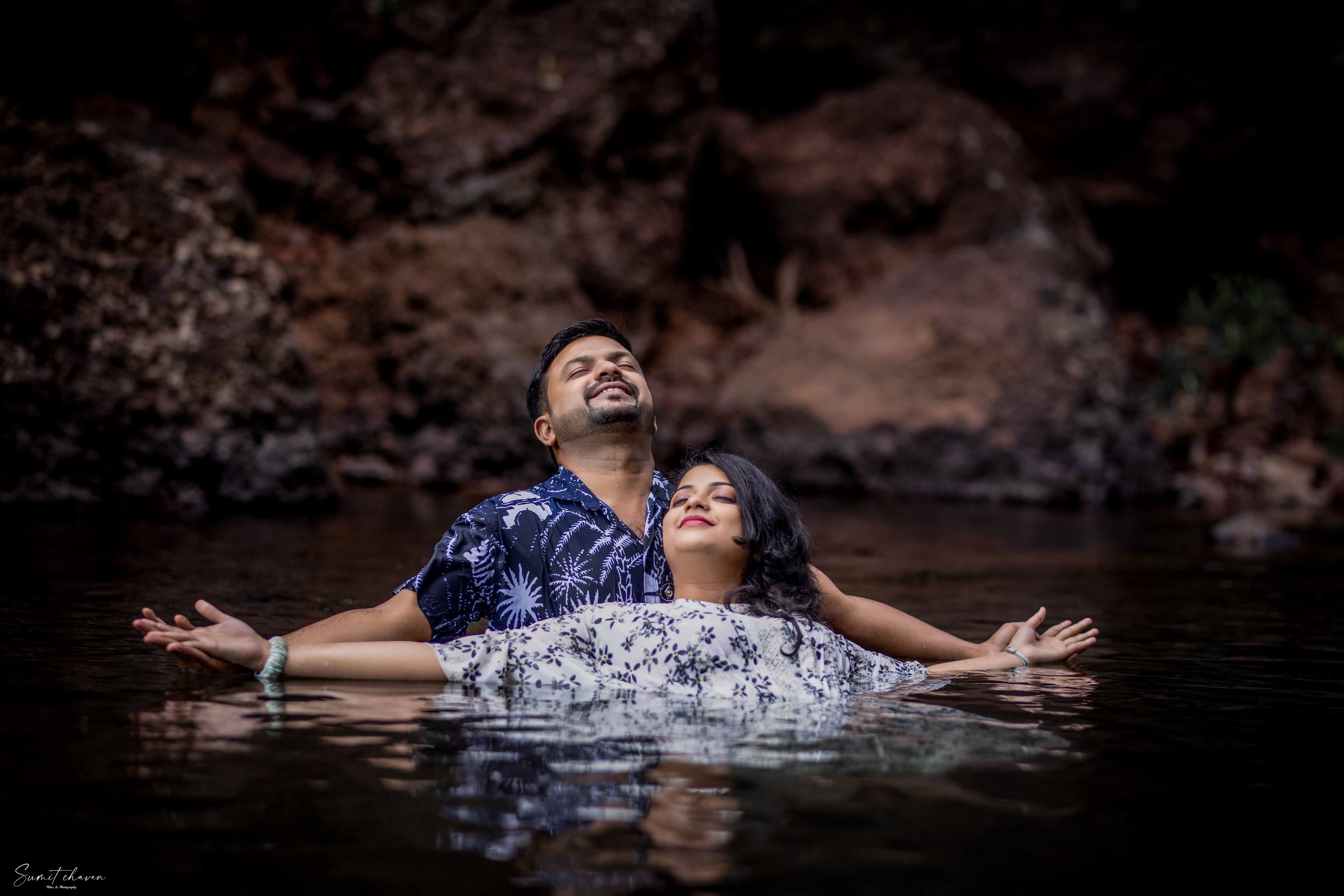 Sangam and Mahuli pre-wedding collection Satara - stunning photography