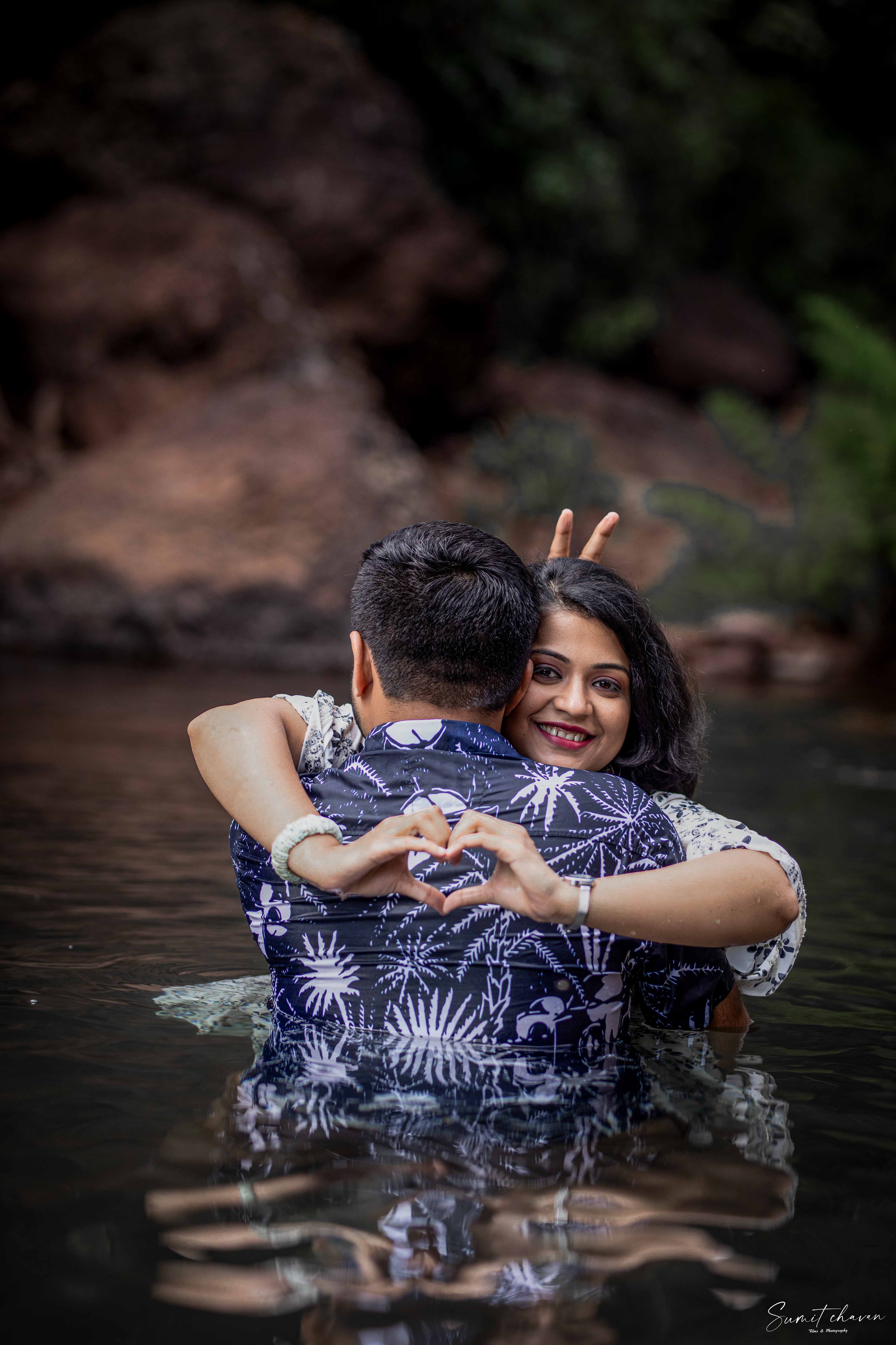 Sangam and Mahuli pre-wedding shoot Satara - elegant moments