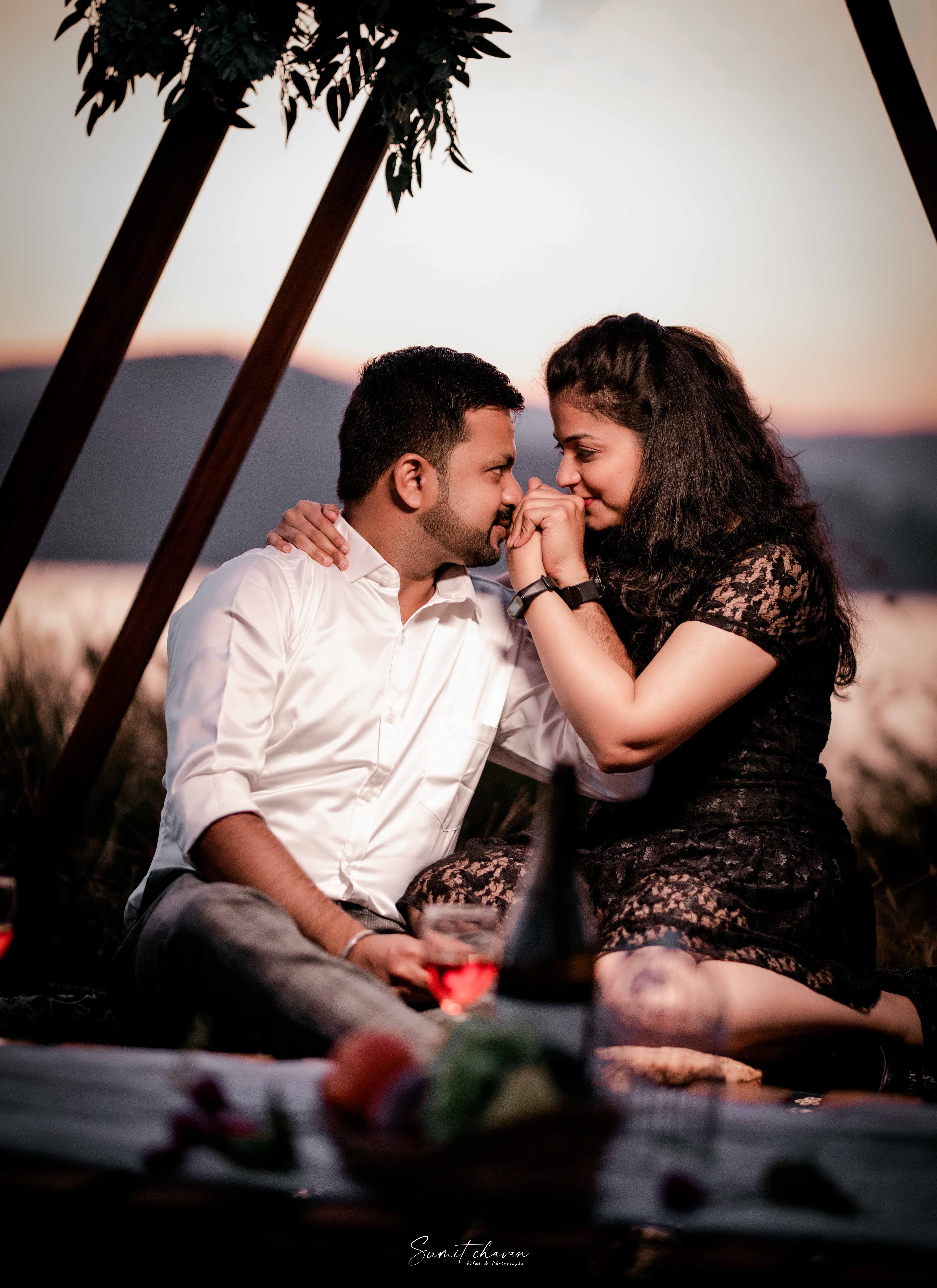 Sangam Mahuli pre-wedding shoot Satara - elegant couple portraits