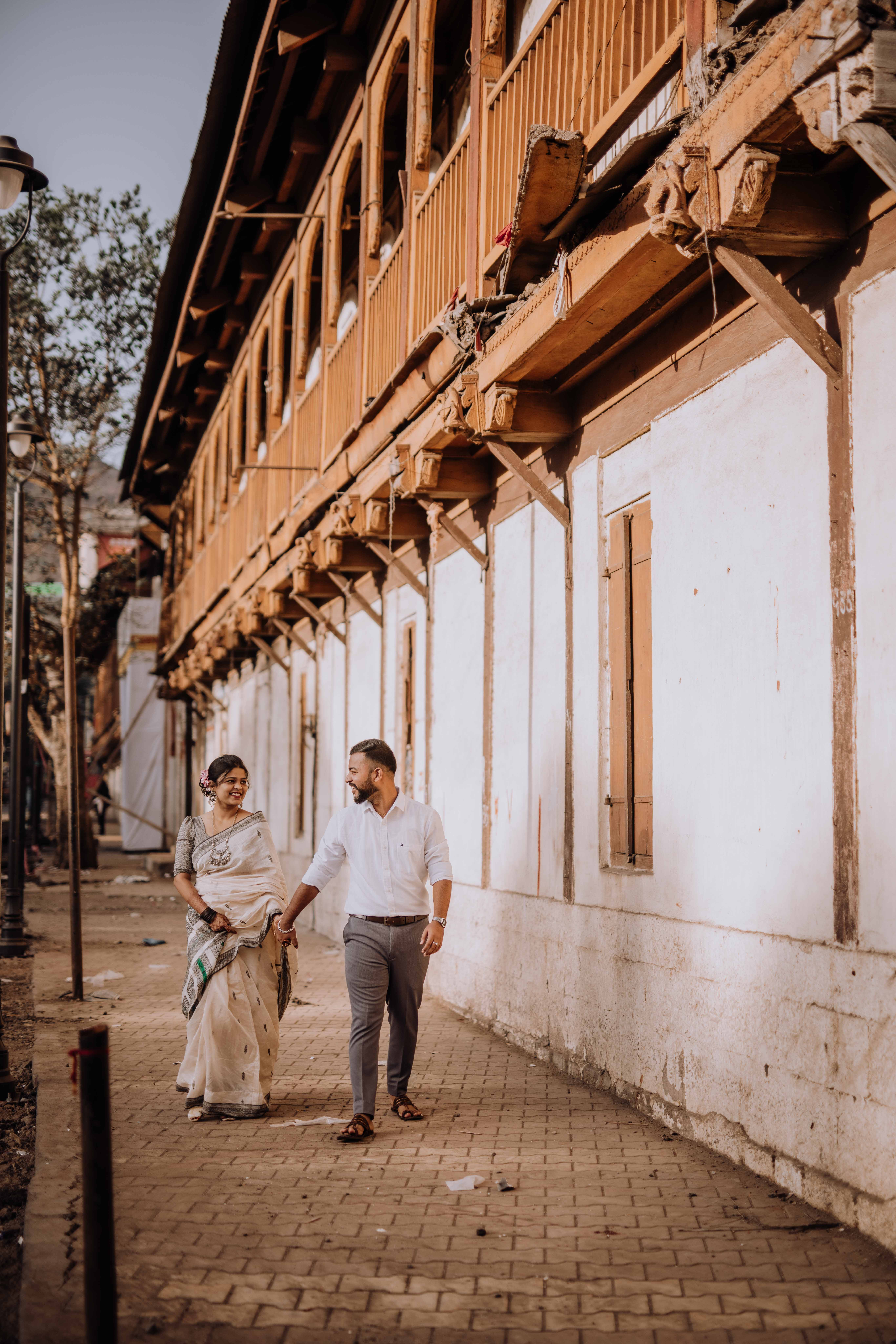 Ashutosh and Neha pre-wedding collection Rajwada Satara - natural portraits