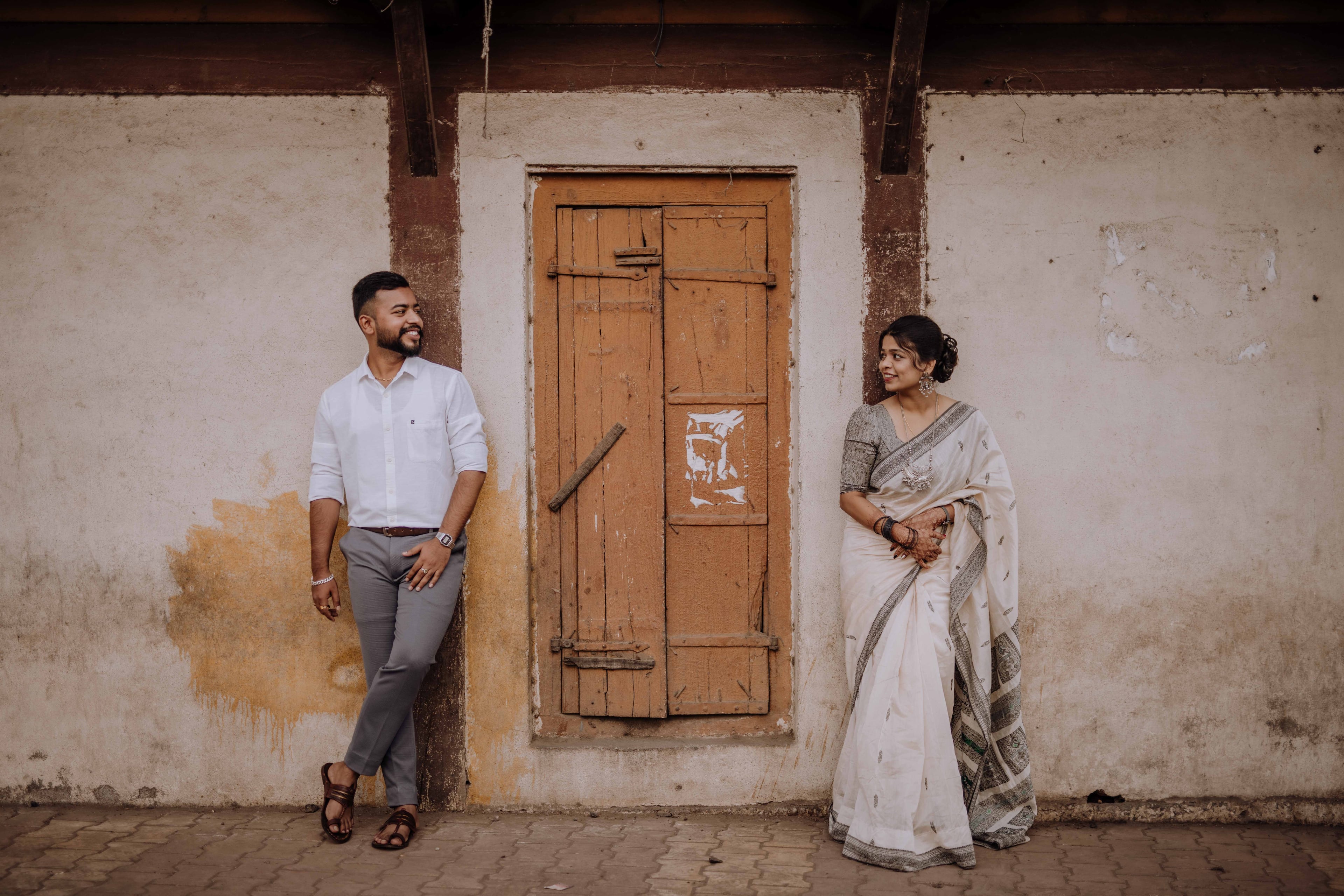 Ashutosh and Neha natural pre-wedding photography Rajwada Satara - couple portraits