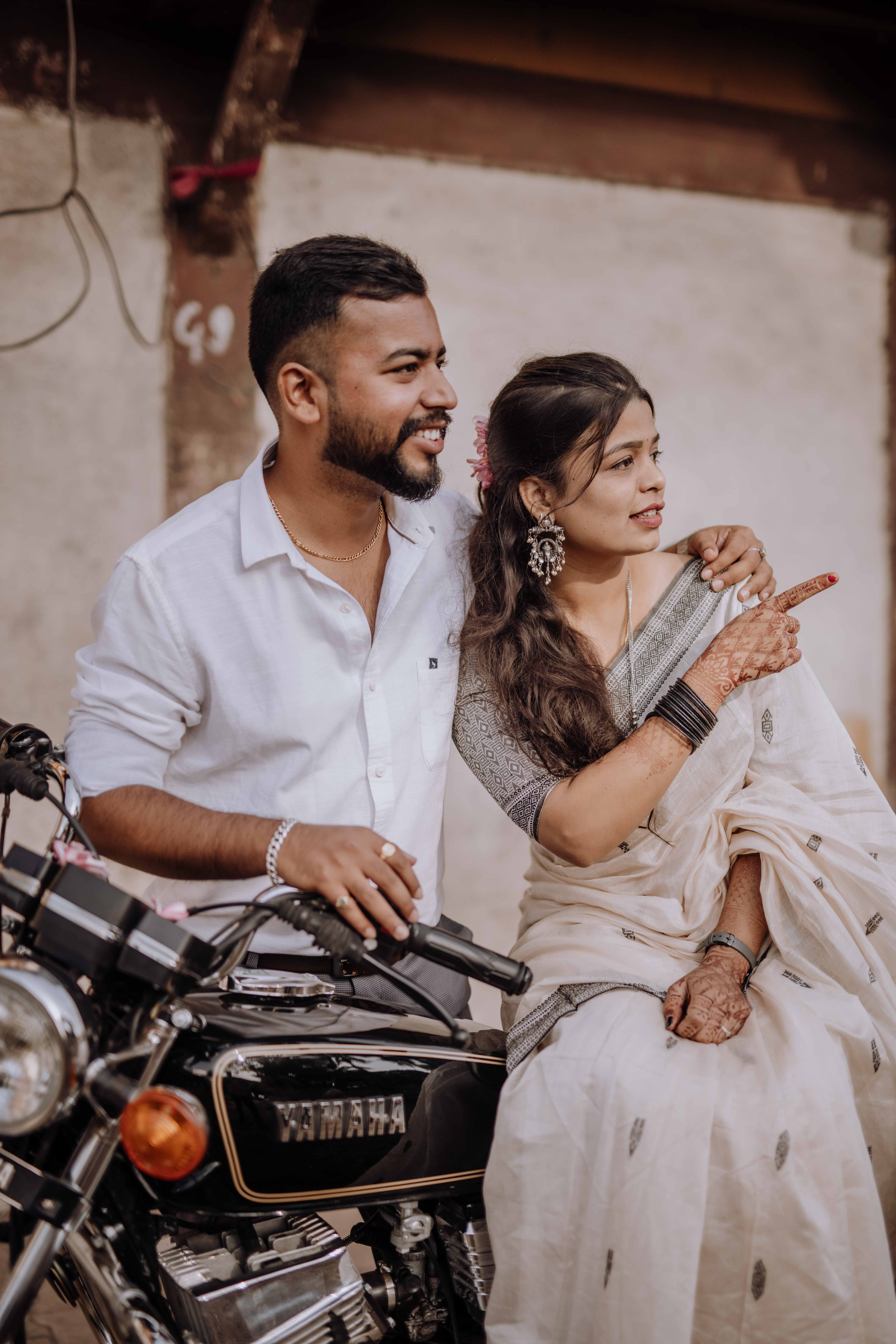 Ashutosh Neha pre-wedding shoot Rajwada Satara - natural couple session