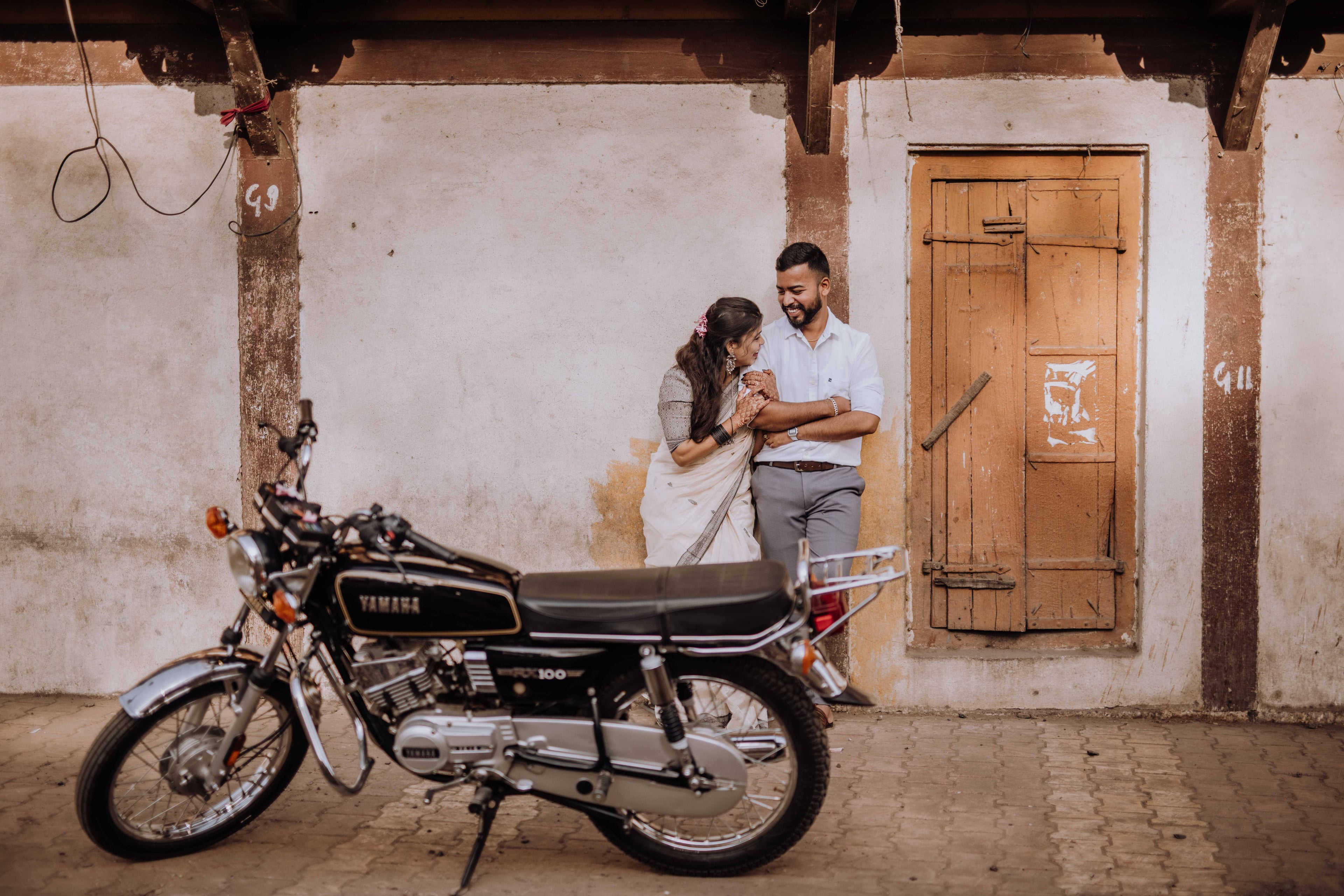 Ashutosh Neha natural pre-wedding photography Rajwada Satara - couple photography