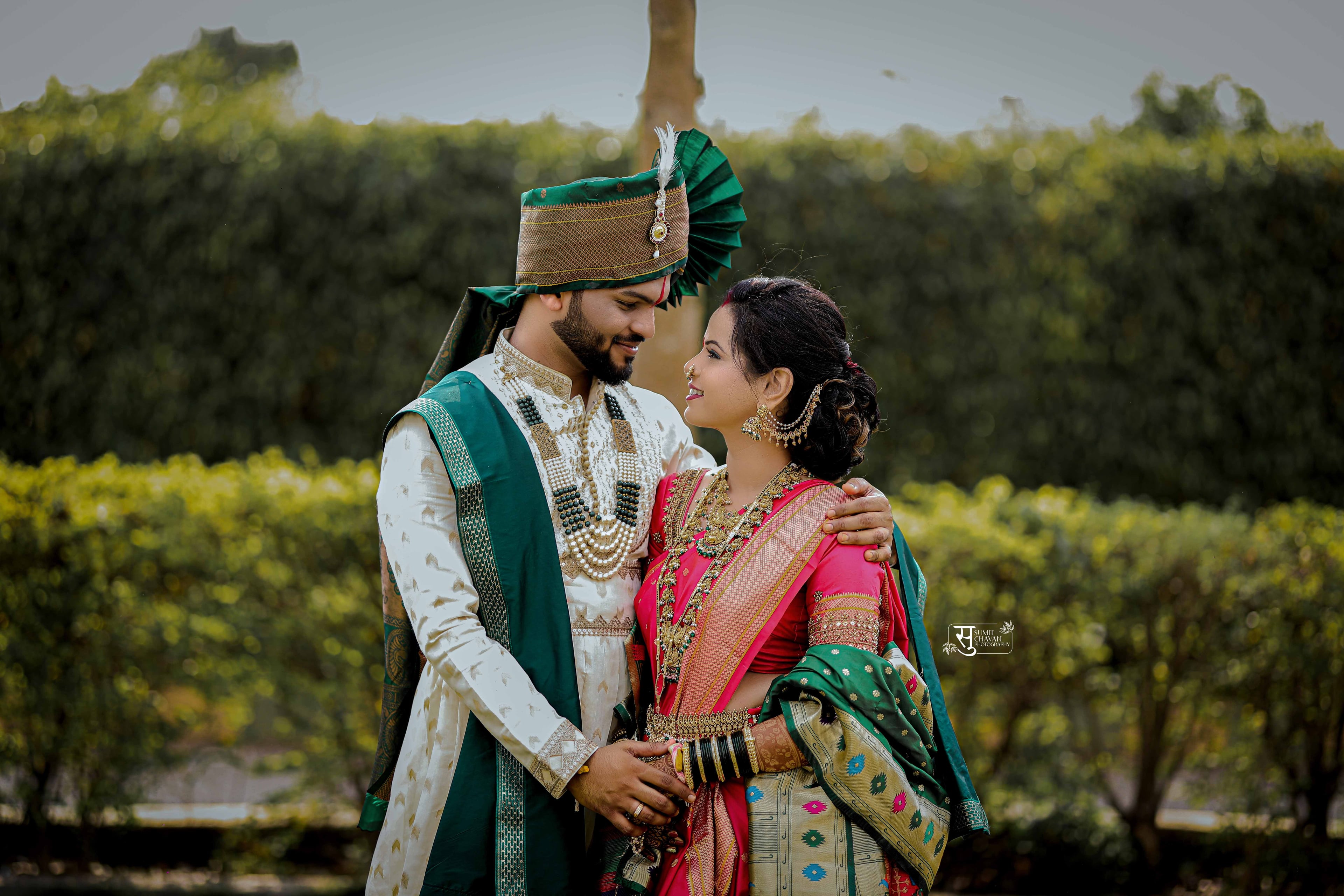wedding couple outdoor shoot